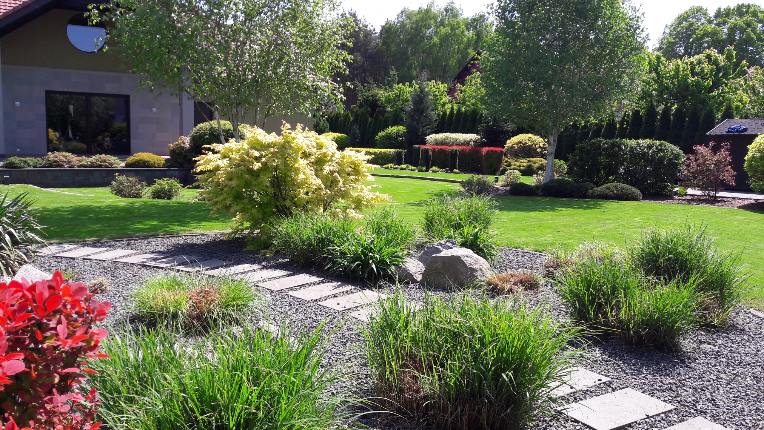 Jak założyć skalniak w ogrodzie? Wskazówki krok po kroku