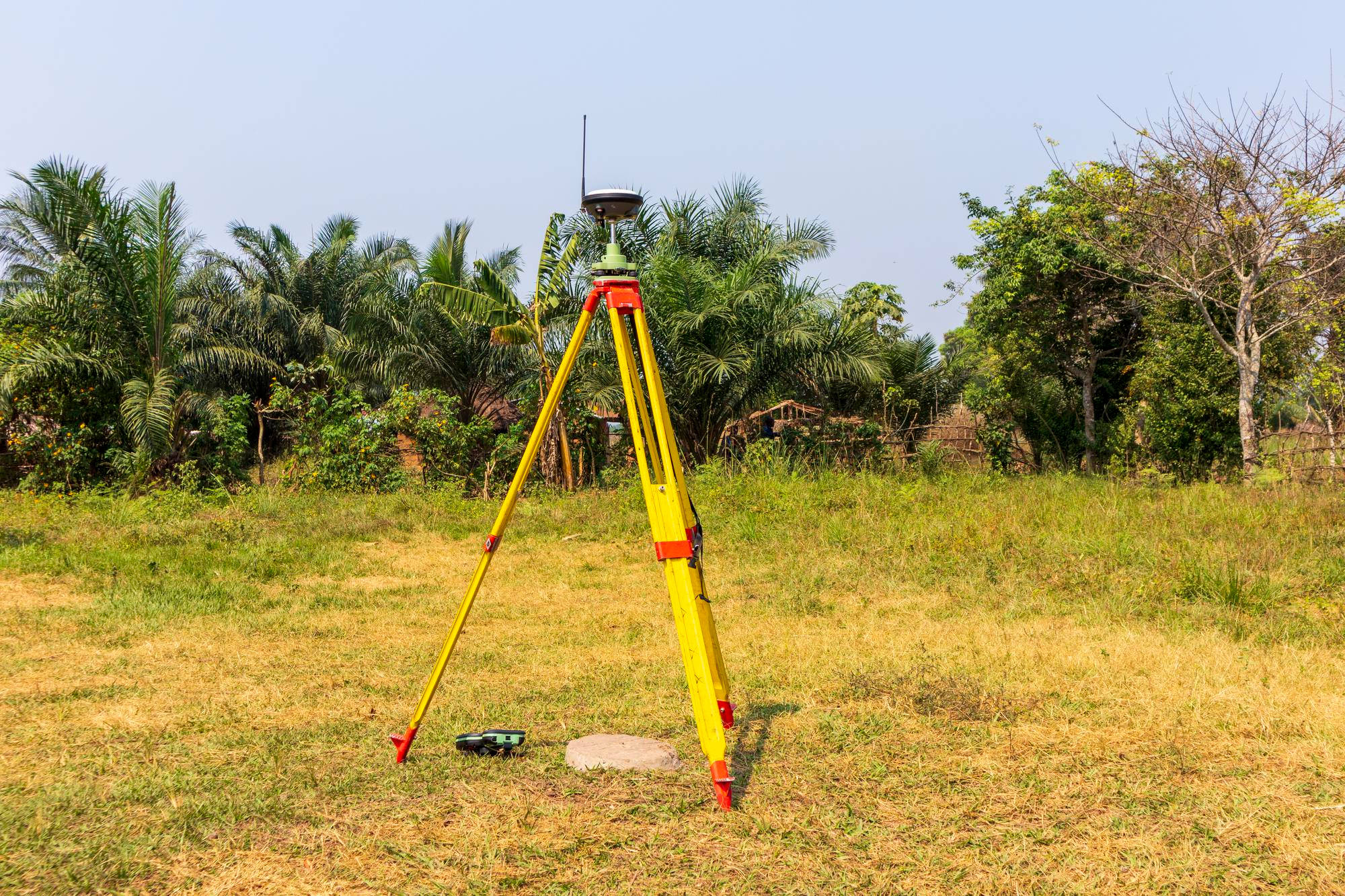 Niwelacja terenu – co to jest i w jakim celu ją wykonujemy?